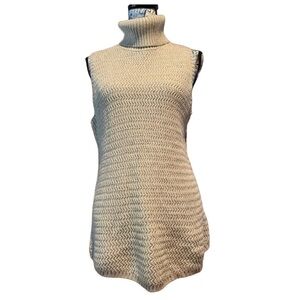 Lucy & Laurel sleeveless turtleneck sweater size M